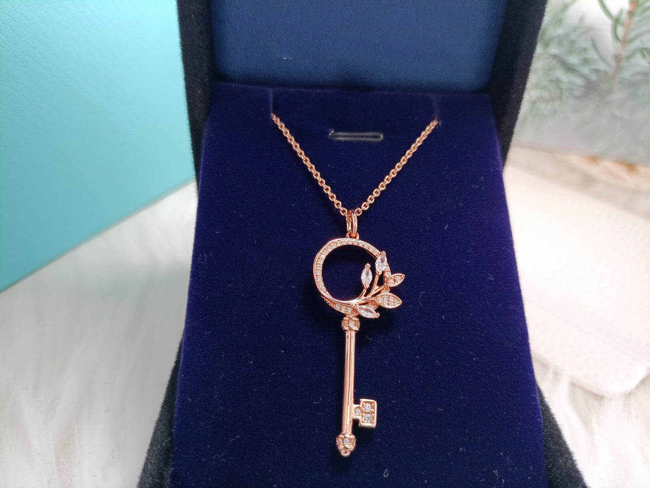 MINI KEY OLIVE LEAF NECKLACE DIAMOND