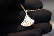 DREAM NECKLACE WHITE MOP 1 DIAMOND
