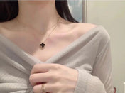 CLOVER PEDANT ONYX NECKLACE