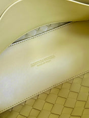 BV SMALL ANDIAMO 25CM LIGHT YELLOW LAMBSKIN