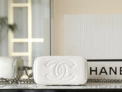 CC VANITY CASE 17 WHITE LAMBSKIN SILVER HARDWARE