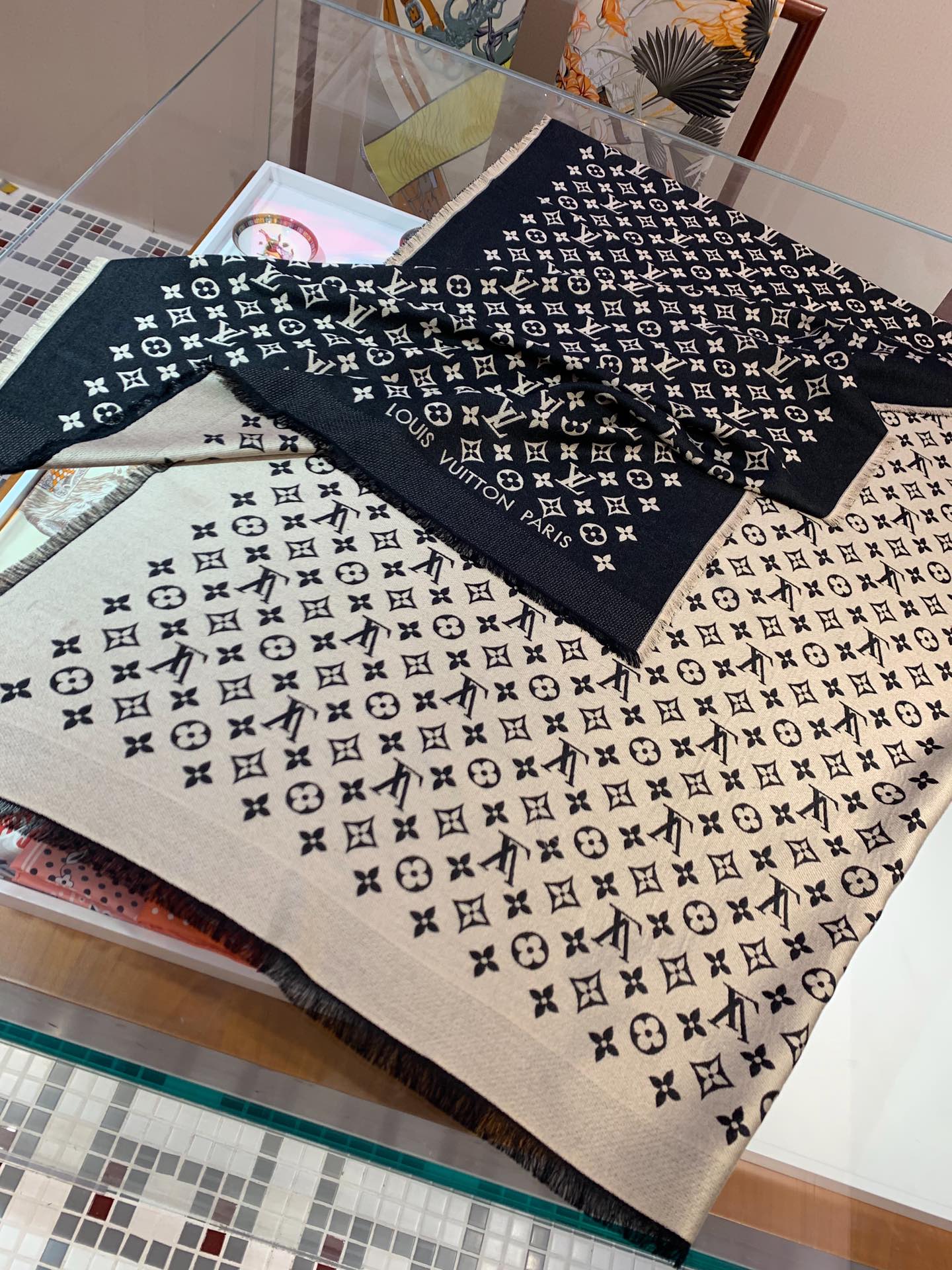 LV SCARF 200 CM IN WOOL MIX SILK 737209