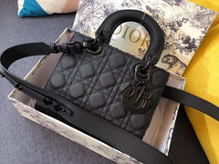 MEDIUM LADY 20 BAG IN BLACK CALFSKIN