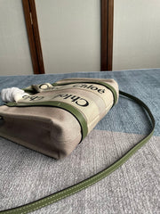SMALL STRAP WOODY TOTE BAG 26.5 IN BEIGE LINEN CANVAS BLACK WEBBING LOGO EMBROIDER GREEN CALFSKIN
