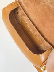 BOBBY EAST-WEST 22 BAG IN CHOCOLATE BROWN CALFSKIN