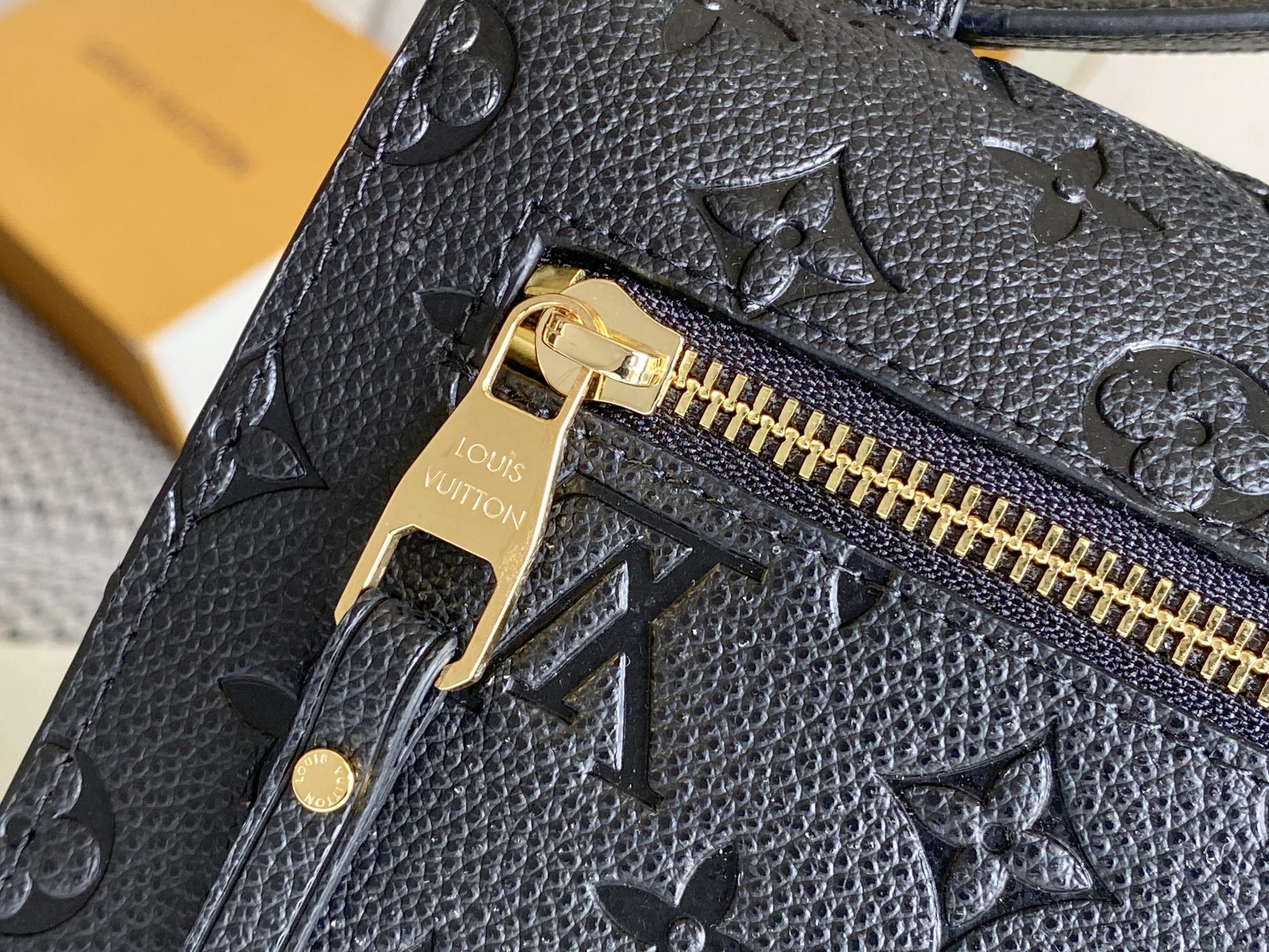 LV 25S POCHETTE METIS 25 IN BLACK MONOGRAM COATED CANVAS GOLD HARDWARE