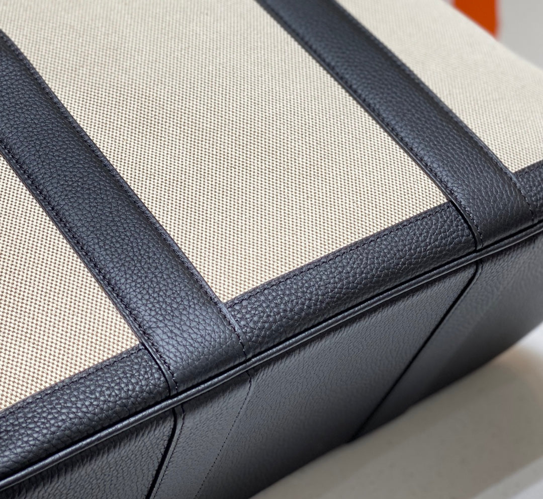 GARDEN PARTY 36CM IN WHITE TOILETS COTTON CANVAS AND BLACK CALFSKIN