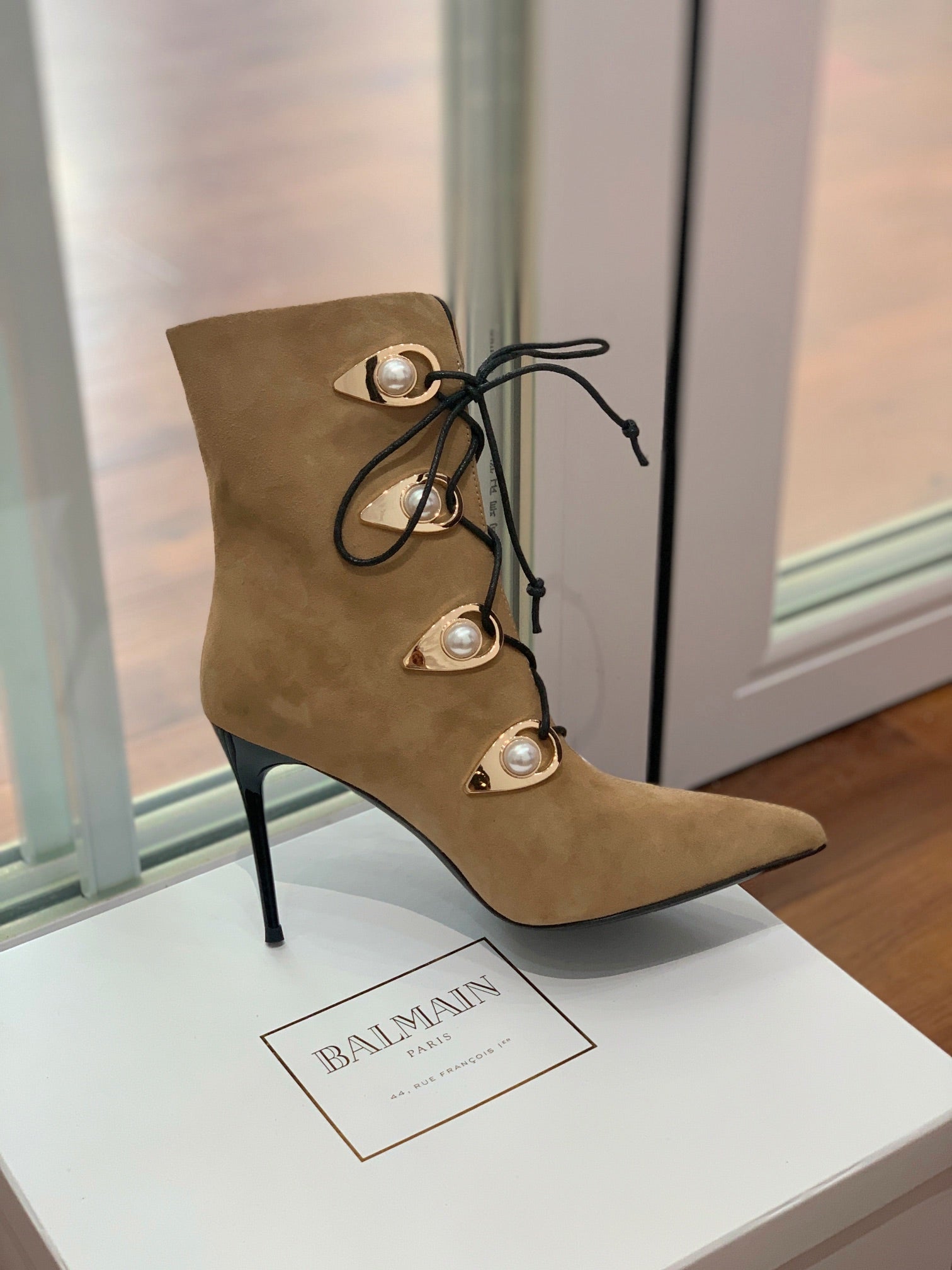 BALMAIN 26S BOOT 95 MM IN LIGHT BROWN SUEDE PEARL BUTTON