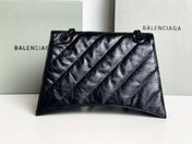 CRUSH MEDIUM CHAIN BAG 31 IN BLACK QUILTED CRUSHED CALFSKIN BLACK HARDWARE