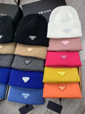 BEANIIE HAT IN CLASSIC YELLOW WOOL 335035