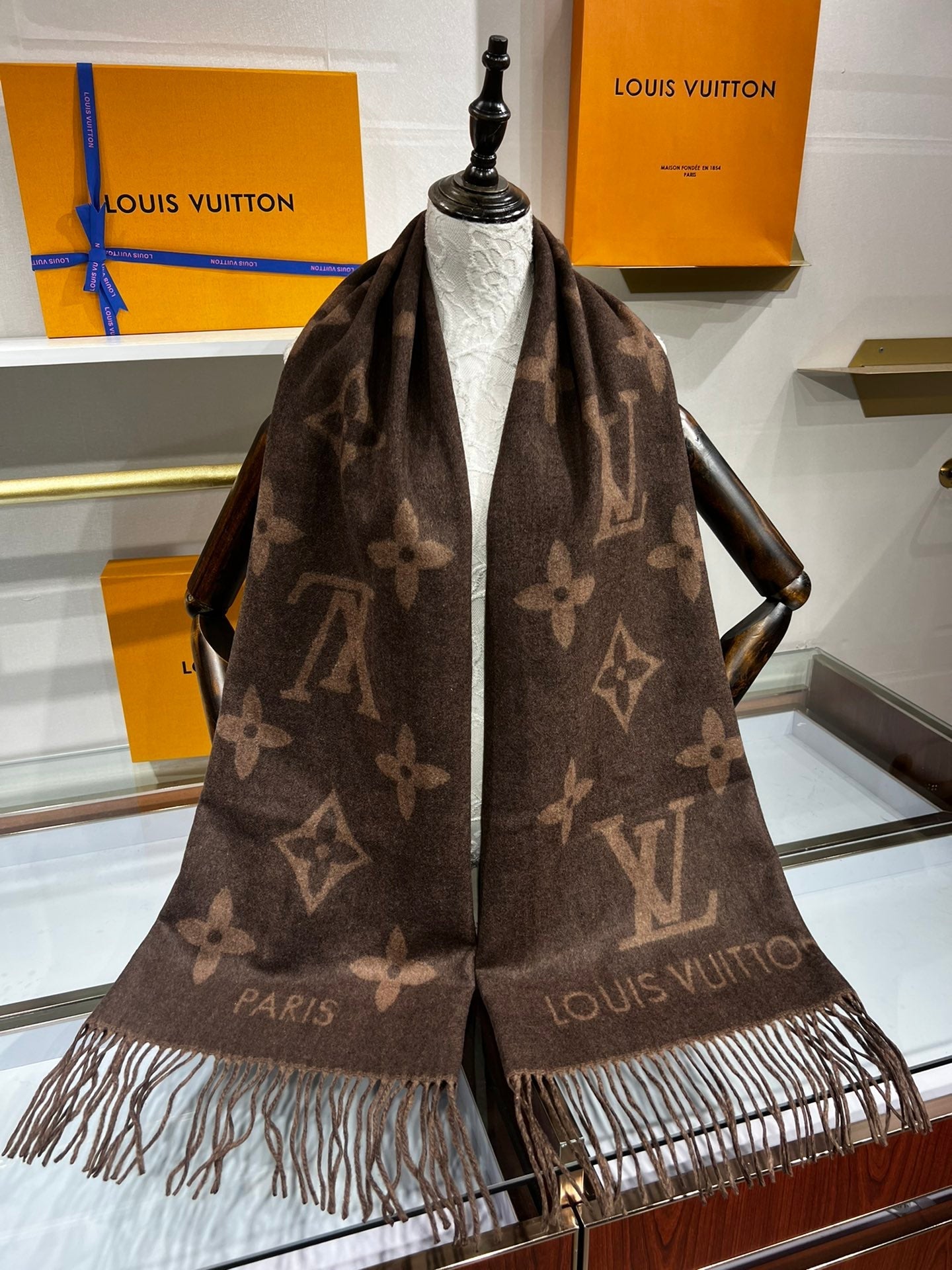 LV SCARF 180 CM IN CASHMERE 692999