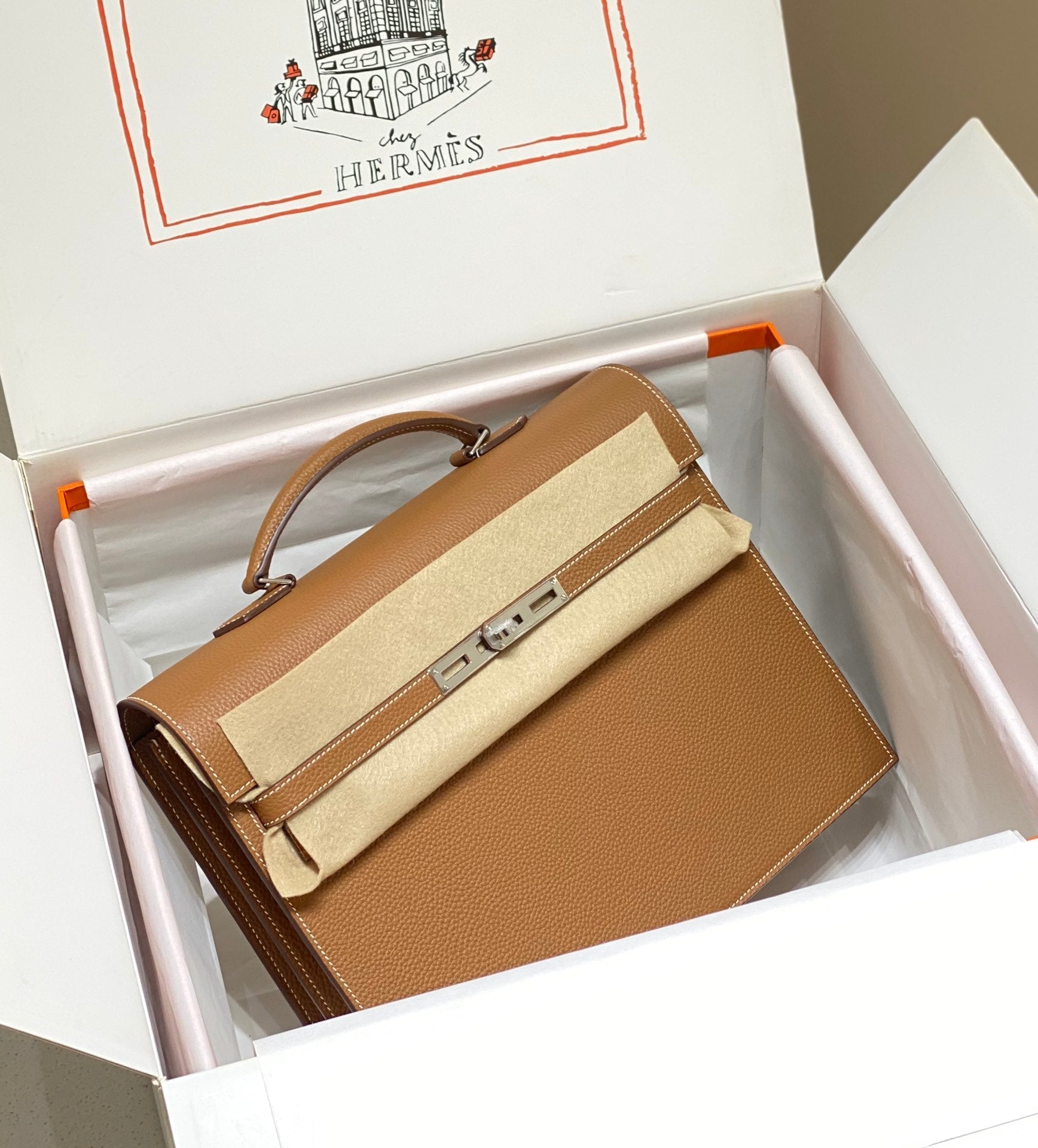 KELLY DEPECHES 34 BRIEFCASE IN GOLD TOGO CALFSKIN SILVER HARDWARE