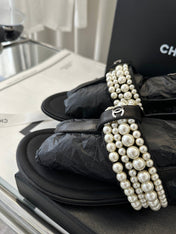 CLASSIC THONG SANDALS PEARL CHAIN IN BLACK LAMBSKIN