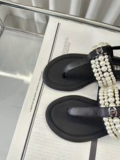 CLASSIC THONG SANDALS PEARL CHAIN IN BLACK LAMBSKIN