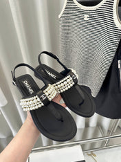 CLASSIC THONG SANDALS PEARL CHAIN IN BLACK LAMBSKIN