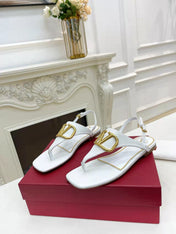 THONG SANDALS IN WHITE CALFSKIN WITH GOLD LOGO
