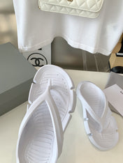 THONG SANDALS IN WHITE RUBBER