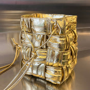 SMALL CASSETTE BUCKET 18 IN GOLD METALLIC SOFT LAMBSKIN