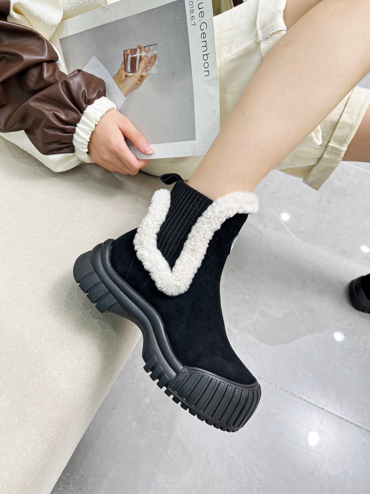 LV RUBY FLAT ANKLE BOOT IN BLACK SUEDE CALF LEATHER AND WHITE SHEARLING