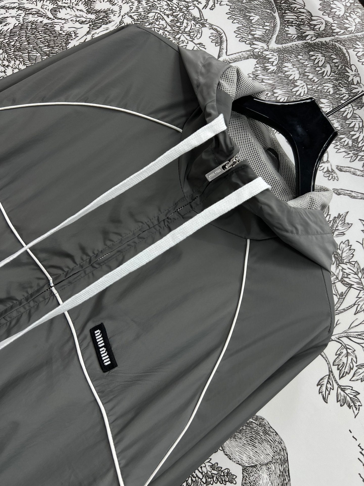 MIU 25S HOODED JACKET GREY IN NYLON 263131
