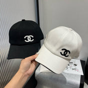 BASEBALL HAT IN WHITE WITH BLACK TRIM 673994