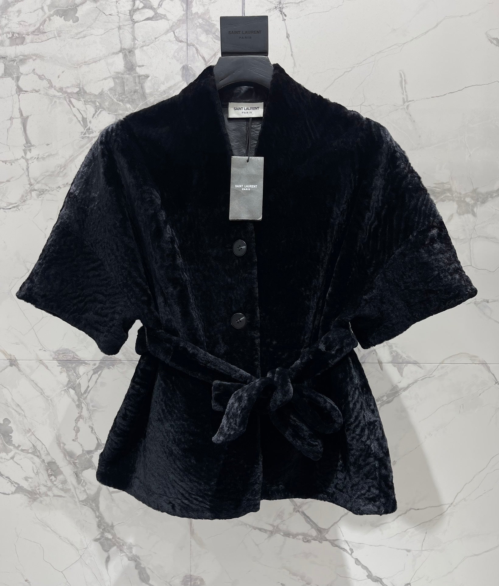YSL 25S SHORT-SLEEVED SHEARLING COAT STYLE 231