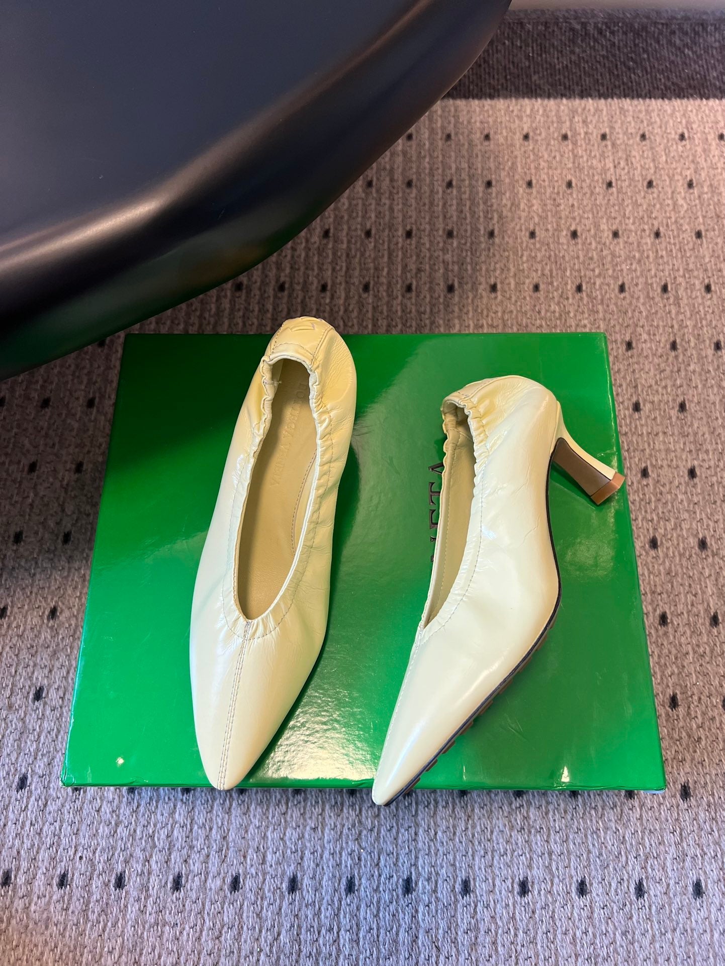 BOTTEGA VENETA 26S HIGH HEELS 40 MM IN CREAM WHITE CALFSKIN