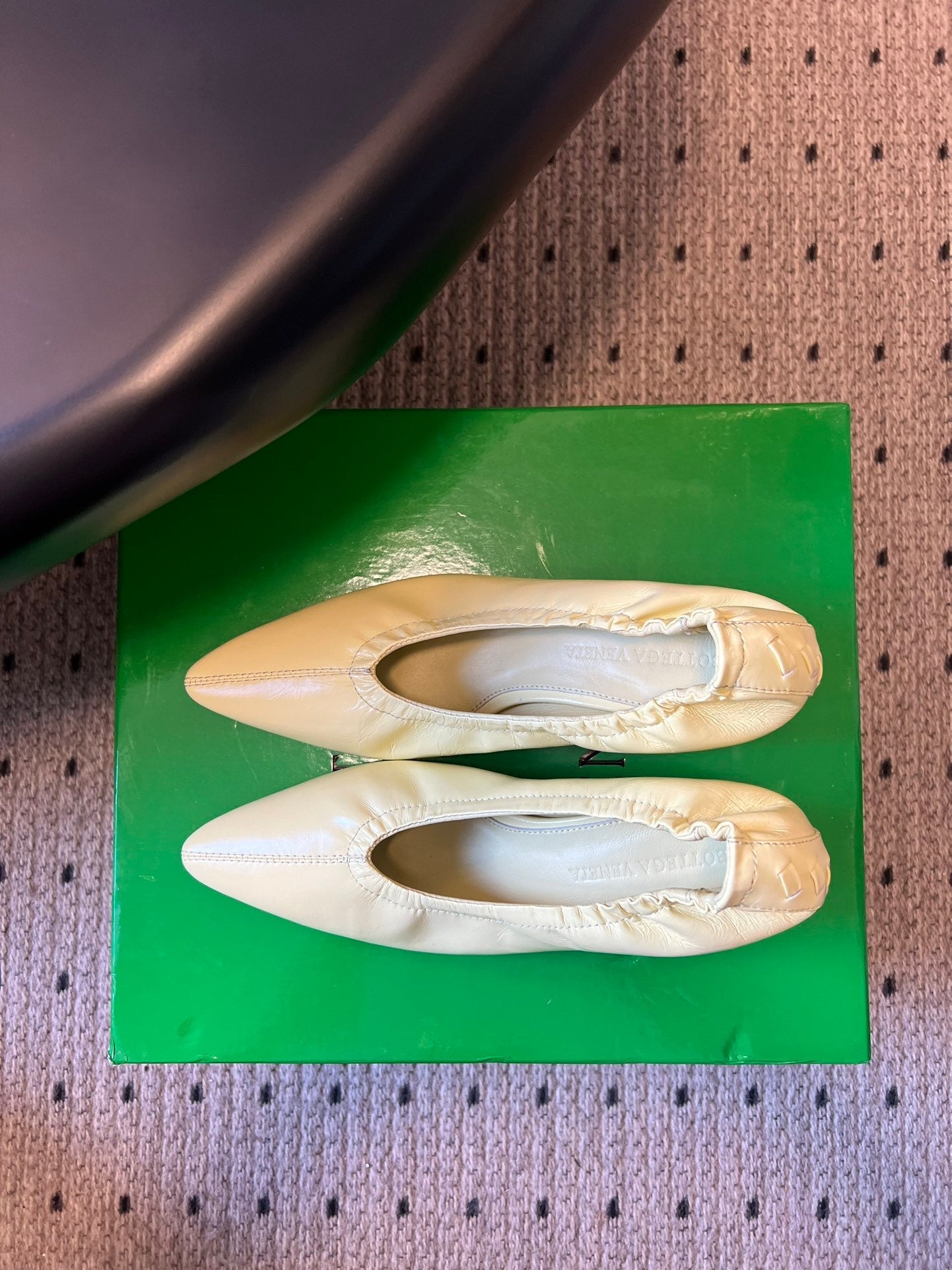 BOTTEGA VENETA 26S HIGH HEELS 40 MM IN CREAM WHITE CALFSKIN