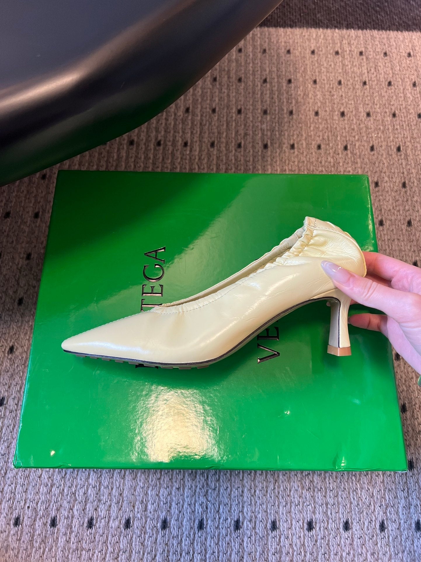 BOTTEGA VENETA 26S HIGH HEELS 40 MM IN CREAM WHITE CALFSKIN