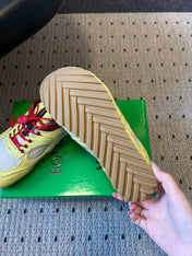 BOTTEGA VENETA 26S SNEAKERS IN LIGHT YELLOW SUEDE AND CREAM WHITE MESH FABRIC