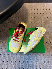 BOTTEGA VENETA 26S SNEAKERS IN LIGHT YELLOW SUEDE AND CREAM WHITE MESH FABRIC