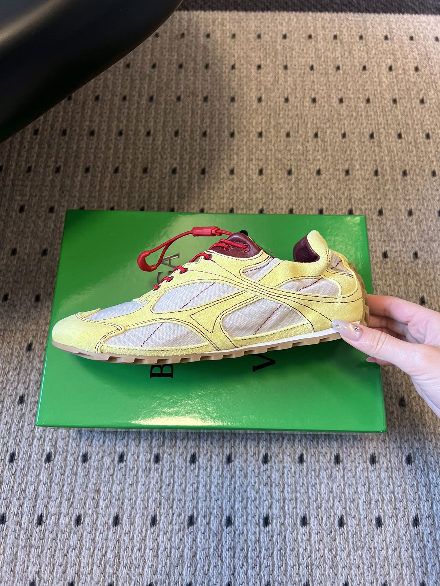 BOTTEGA VENETA 26S SNEAKERS IN LIGHT YELLOW SUEDE AND CREAM WHITE MESH FABRIC