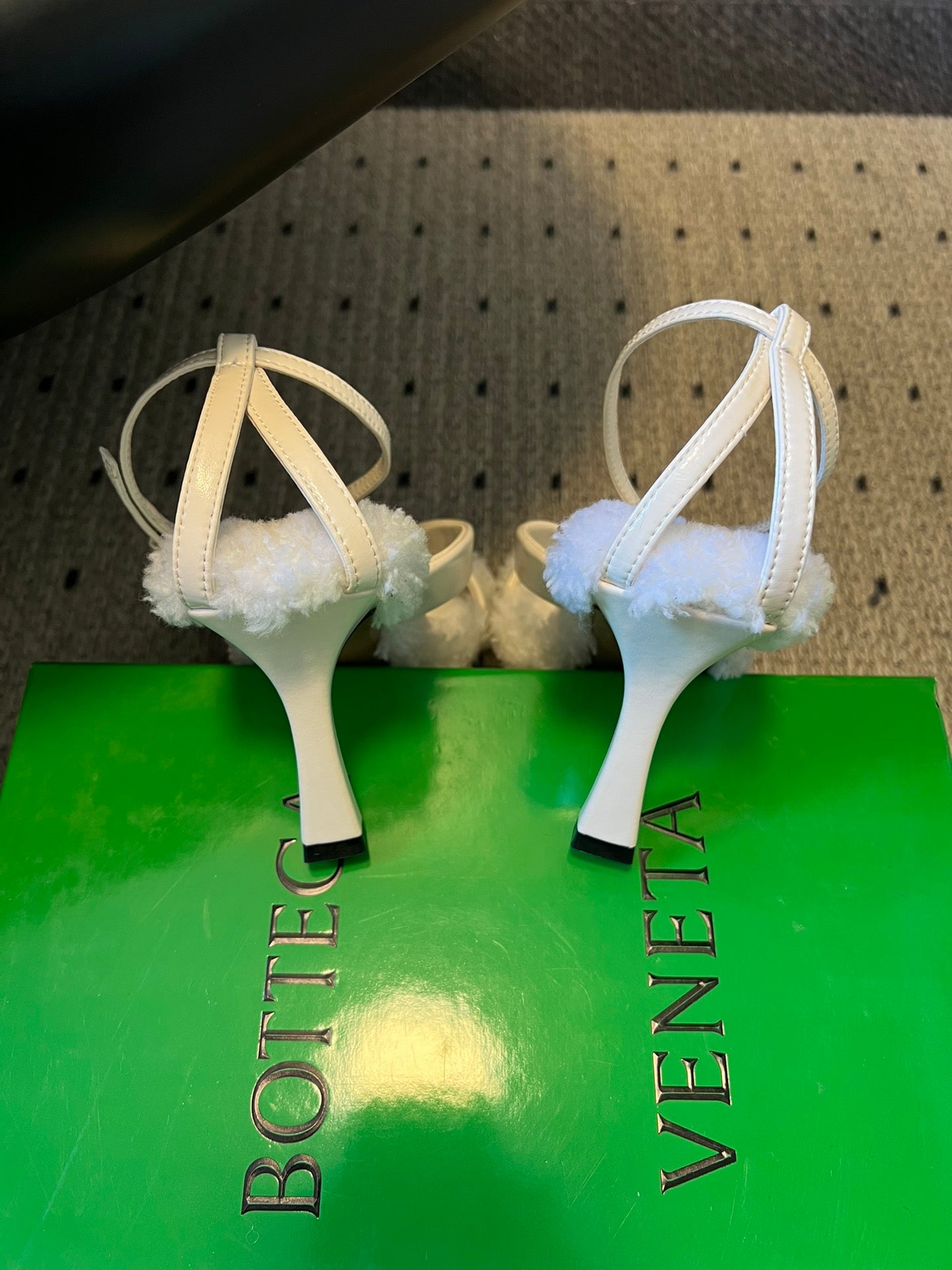 BOTTEGA VENETA 26S SQUARE-TOE HIGH-HEEL SANDALS 90 MM IN WHITE LAMBSKIN AND WOOL