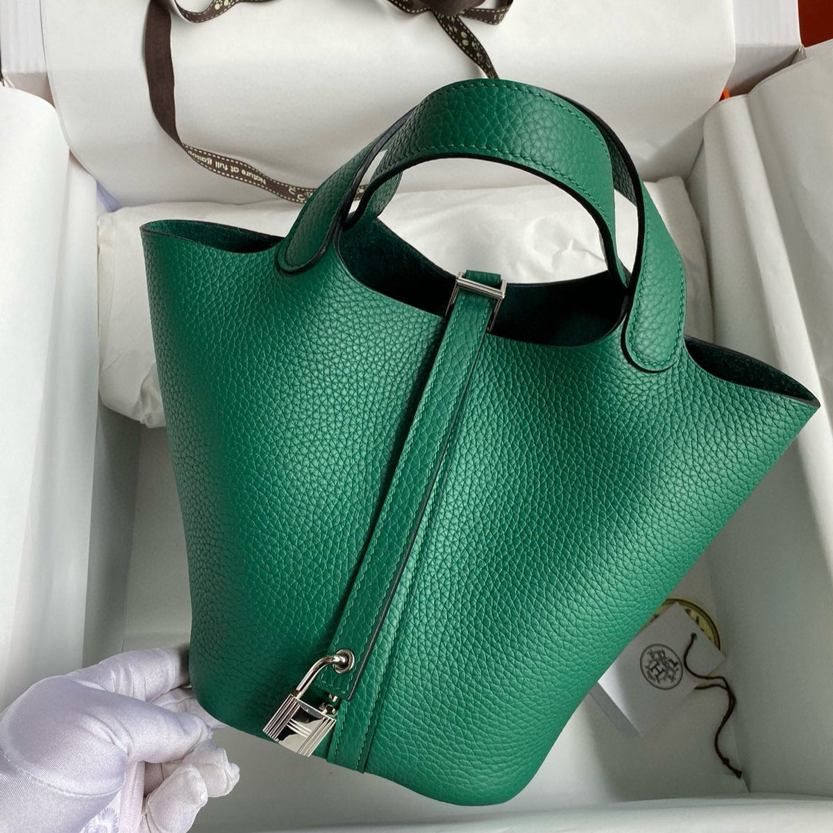 PICOTIN LOCK 18 EMERALD TOGO SILVER HARDWARE