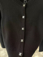 CC CLASSIC CARDIGAN IN BLACK WOOL CASHMERE