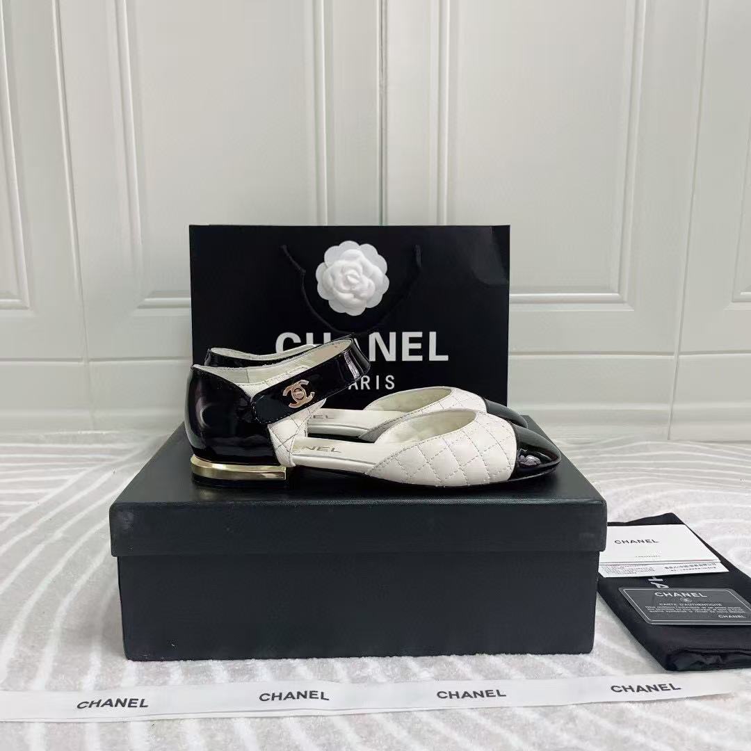 CC CLASSIC MARY JANE FLATS IN WHITE AND BLACK QUILTED CALFSKIN