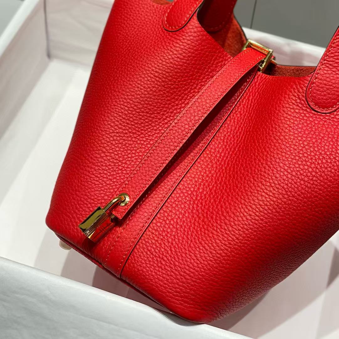 HM PICOTIN LOCK 18 RED CALFSKIN