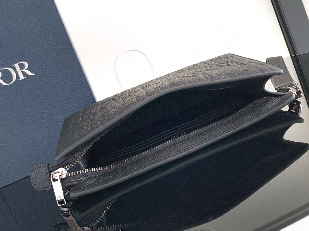 CLUTCH 27 BAG IN BLACK CALFSKIN EMBOSSED LOGO