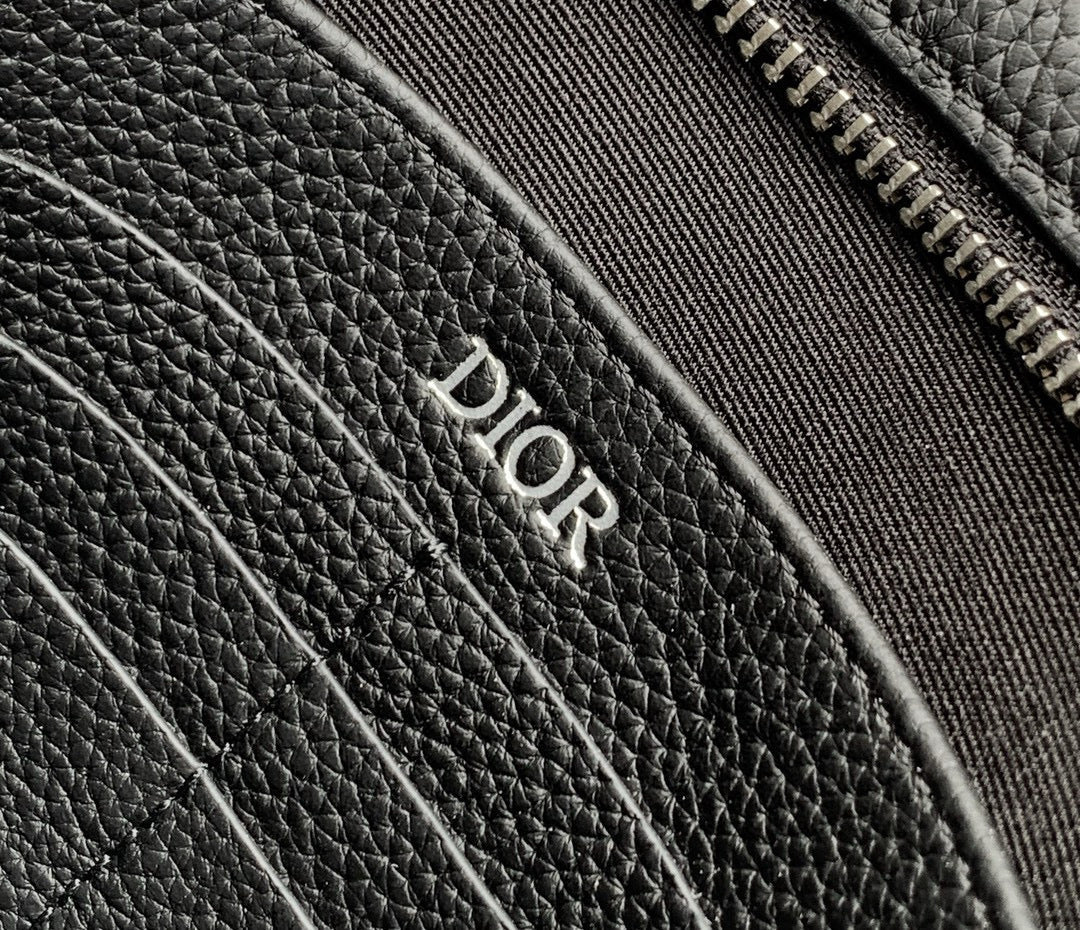 CLUTCH 27 BAG IN BLACK CALFSKIN EMBOSSED LOGO