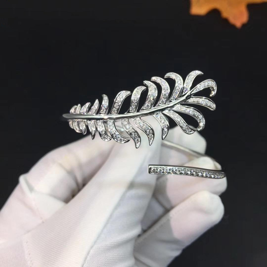 chanel-plume-de-chanel-bracelet-18k-white-gold-diamonds-j4061-coral-1_efcd6e04-ce19-4fca-817a-b7c31832e746.jpg