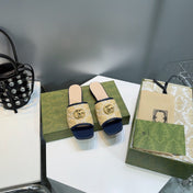 GG MATELASSÉ CANVAS SLIDES WHITE LOGO
