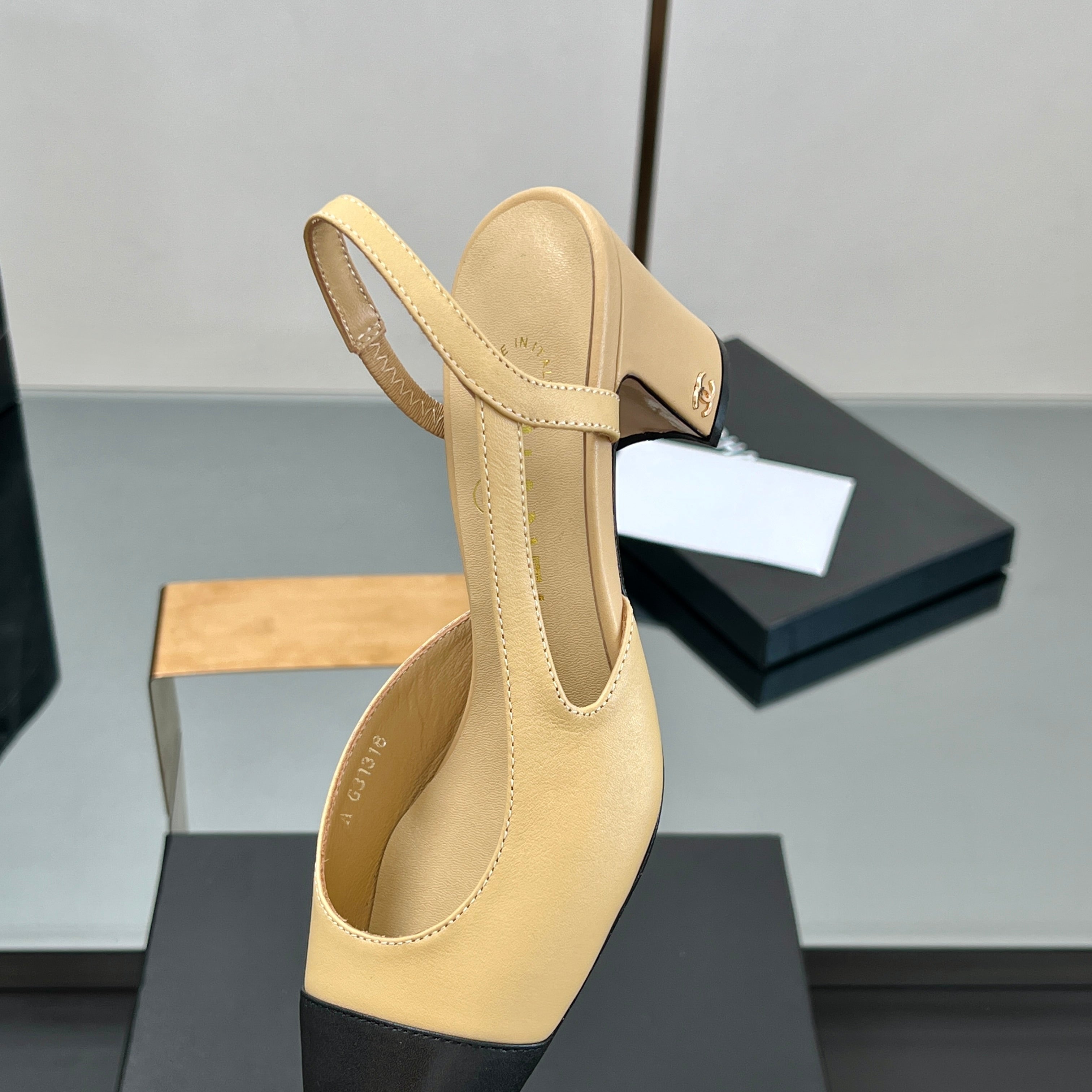 CC HIGH SLINGBACK 25S 65 MM IN BLACK MIX BEIGE LAMBSKIN