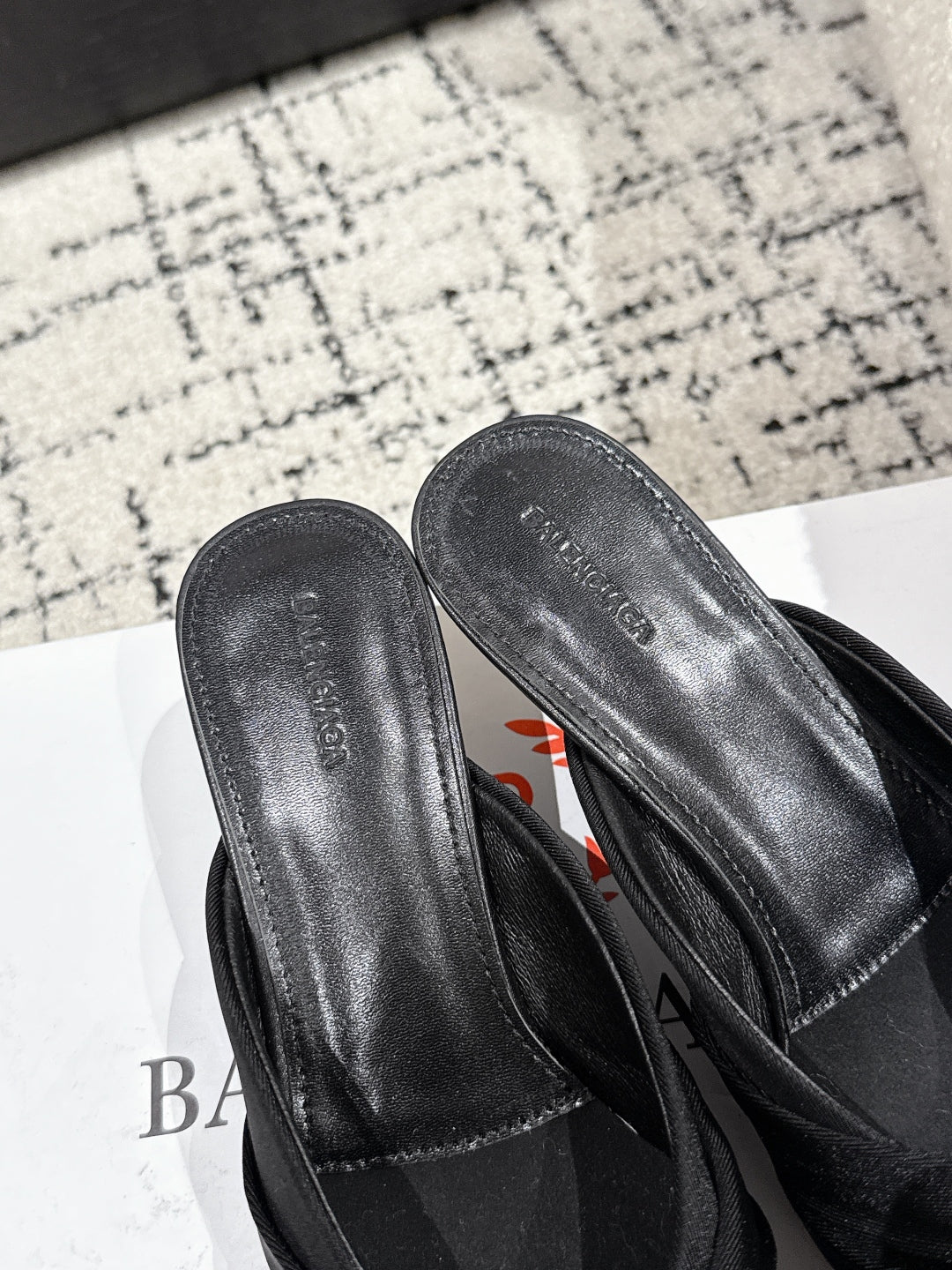 KNIFE LAVALIÈRE 45MM MULE IN BLACK NYLON JERSEY