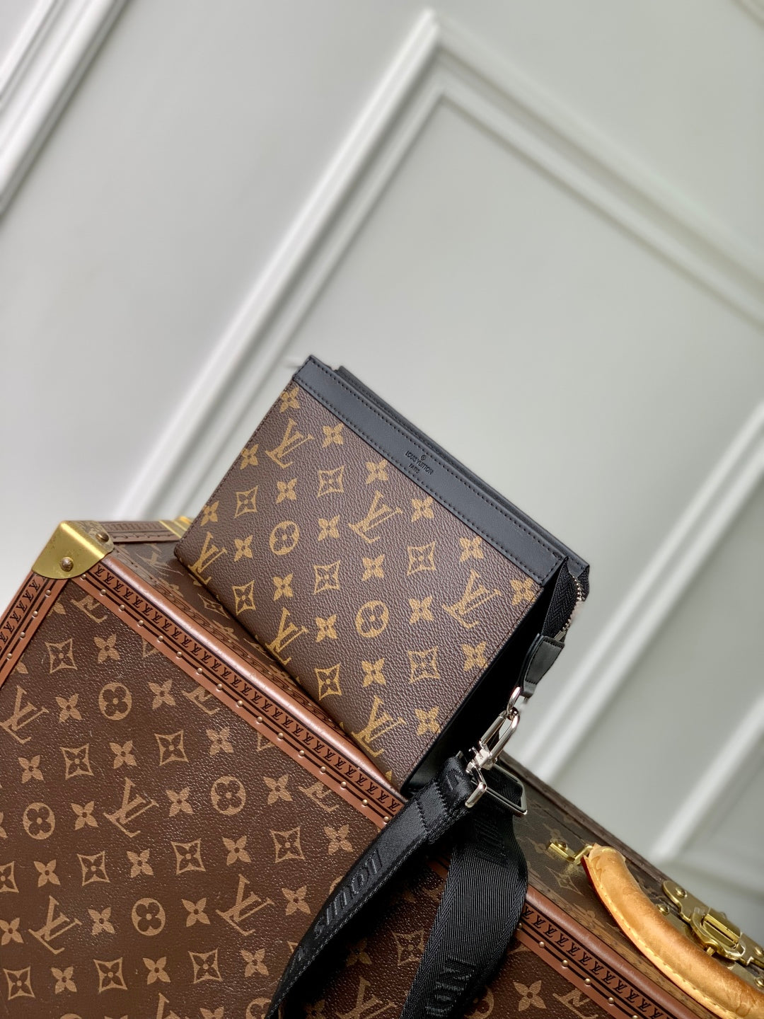 ANPHA WEARABLE WALLET 18 IN BROWN AND BLACK MONOGRAM CALFSKIN