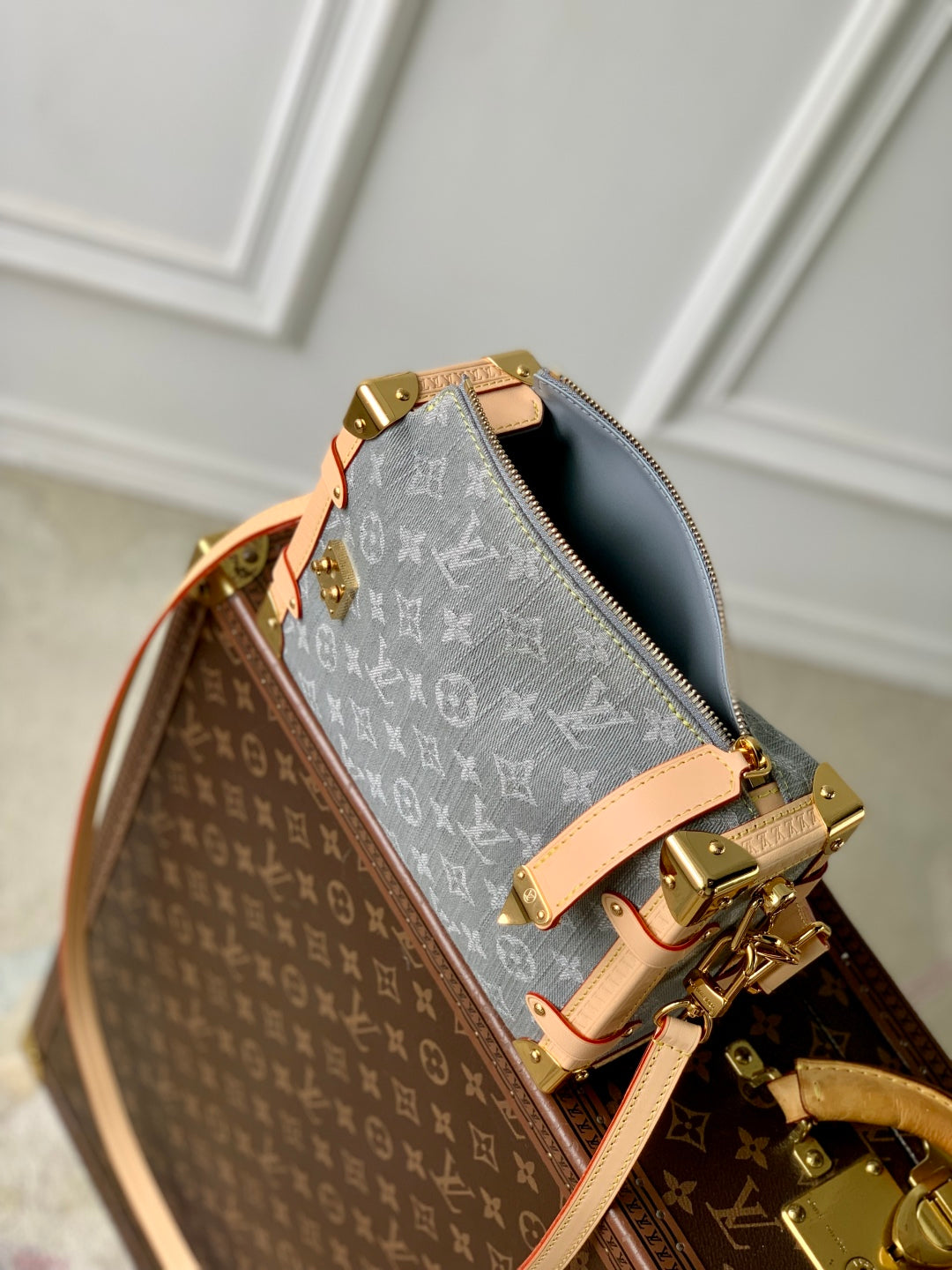 SIDE TRUNK 23.5 IN GREY MONOGRAM DENIM LIGHT BROWN CALFSKIN