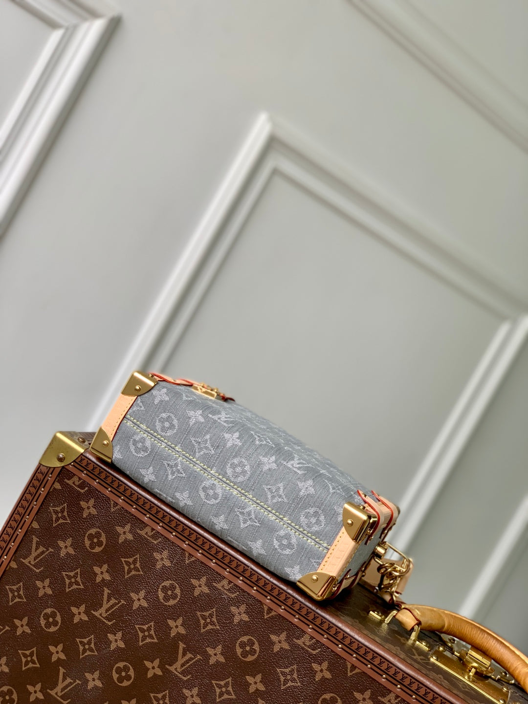 SIDE TRUNK 23.5 IN GREY MONOGRAM DENIM LIGHT BROWN CALFSKIN