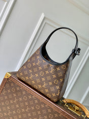 THE DROP PM 28 IN BROWN MONOGRAM COATED CANVAS AND CALFSKIN