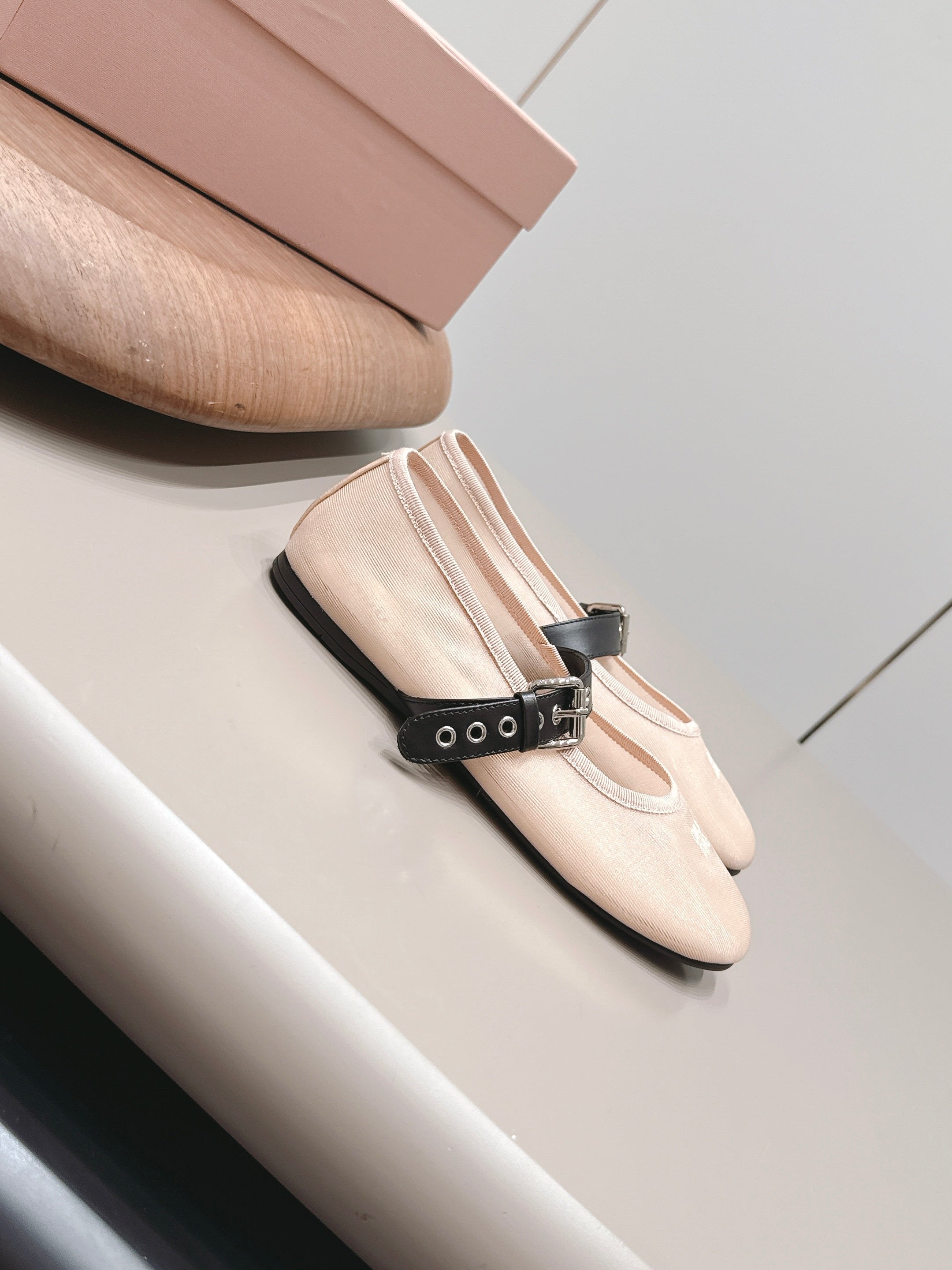 MIUMIU 26S BALLERINAS IN BEIGE MESH AND BLACK CALFSKIN
