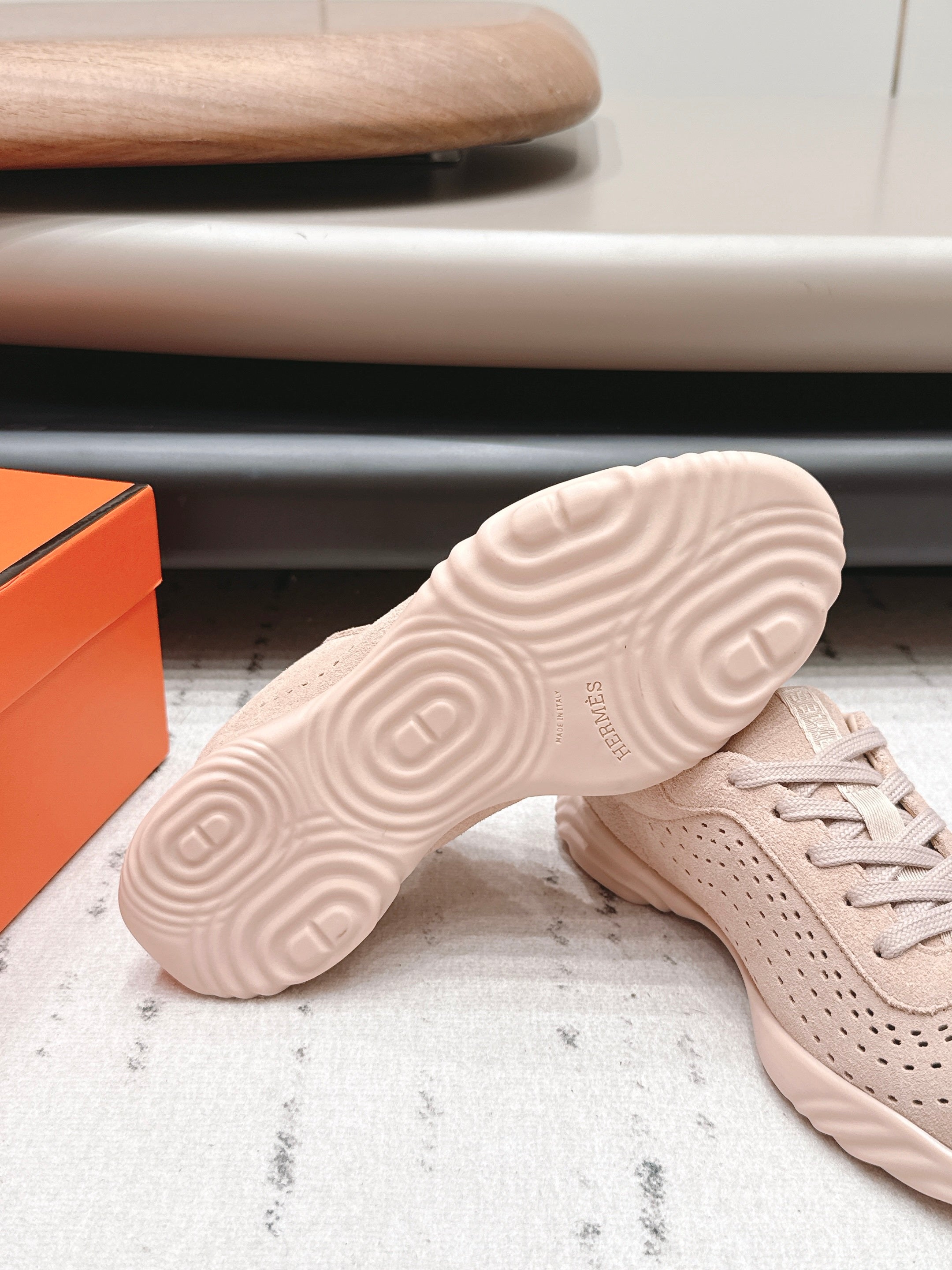 HM 26S TRAIL SNEAKERS IN LIGHT PINK PERFORATED SUEDE