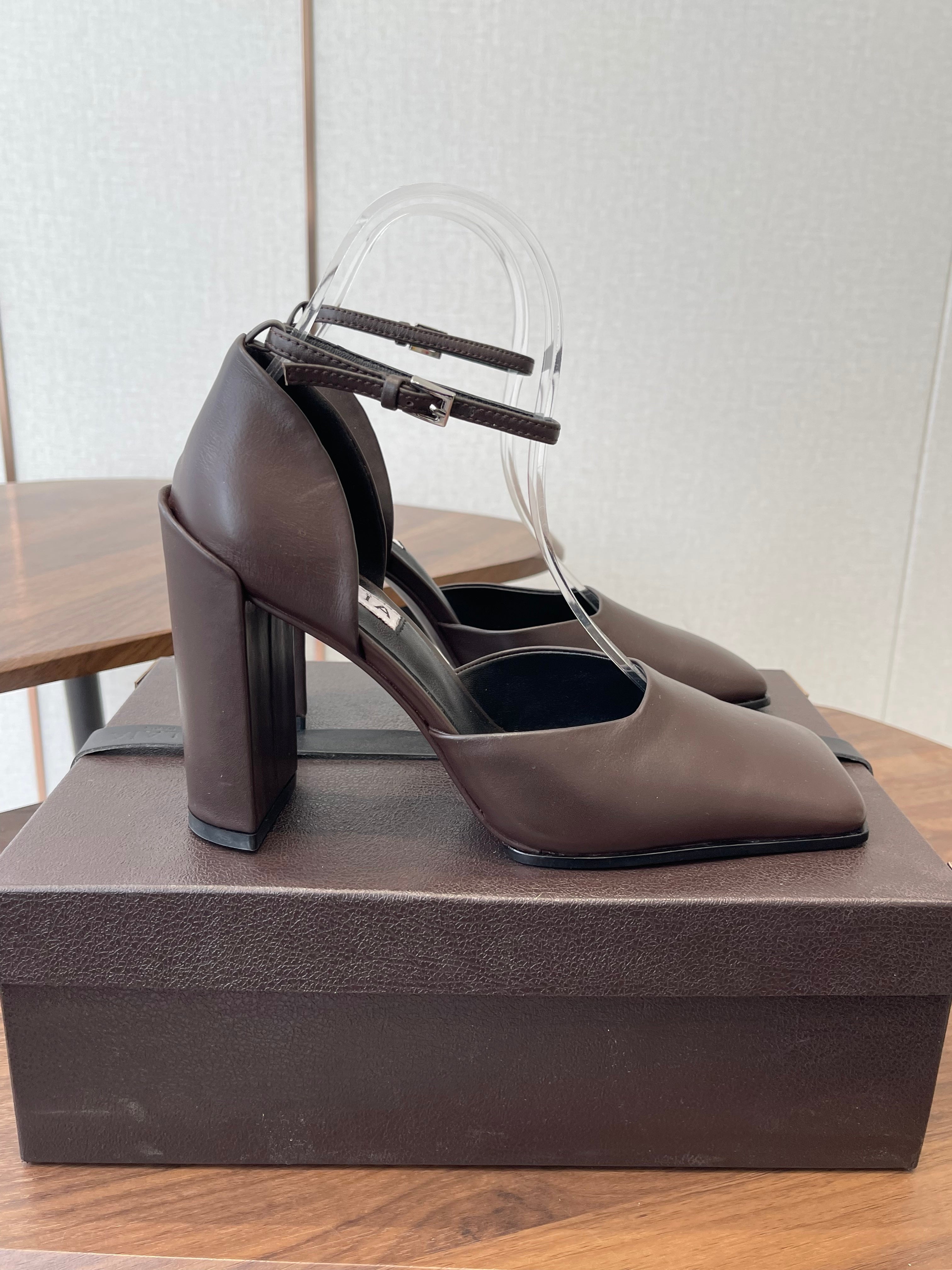 ALAIA 26S SQUARE-TOE HIGH HEELS 95 MM IN DARK BROWN CALFSKIN